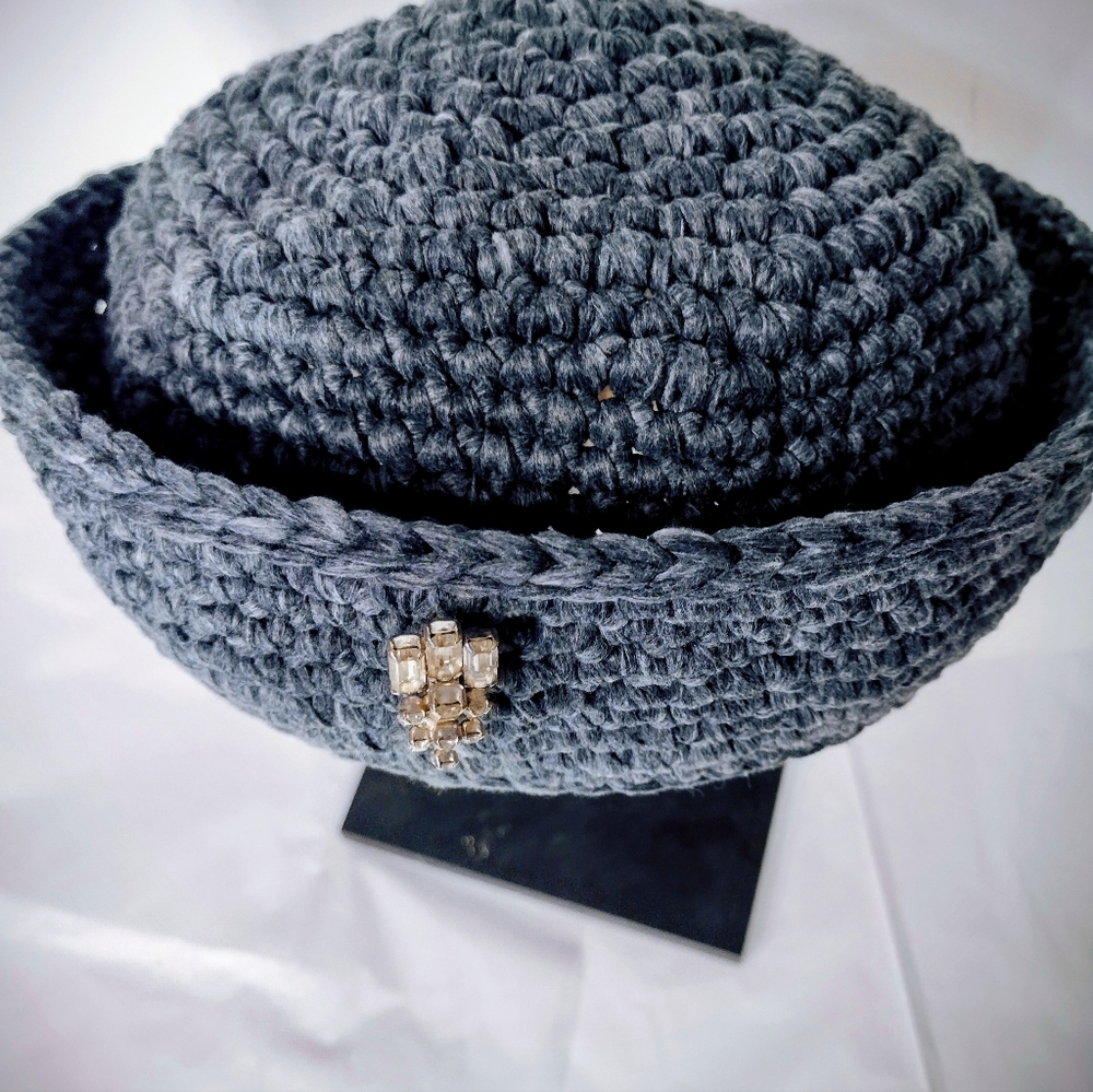 Handmade Sailor Style Grey Crocheted Non-wool Hat & Brooch NEW - Picture 9 of 12